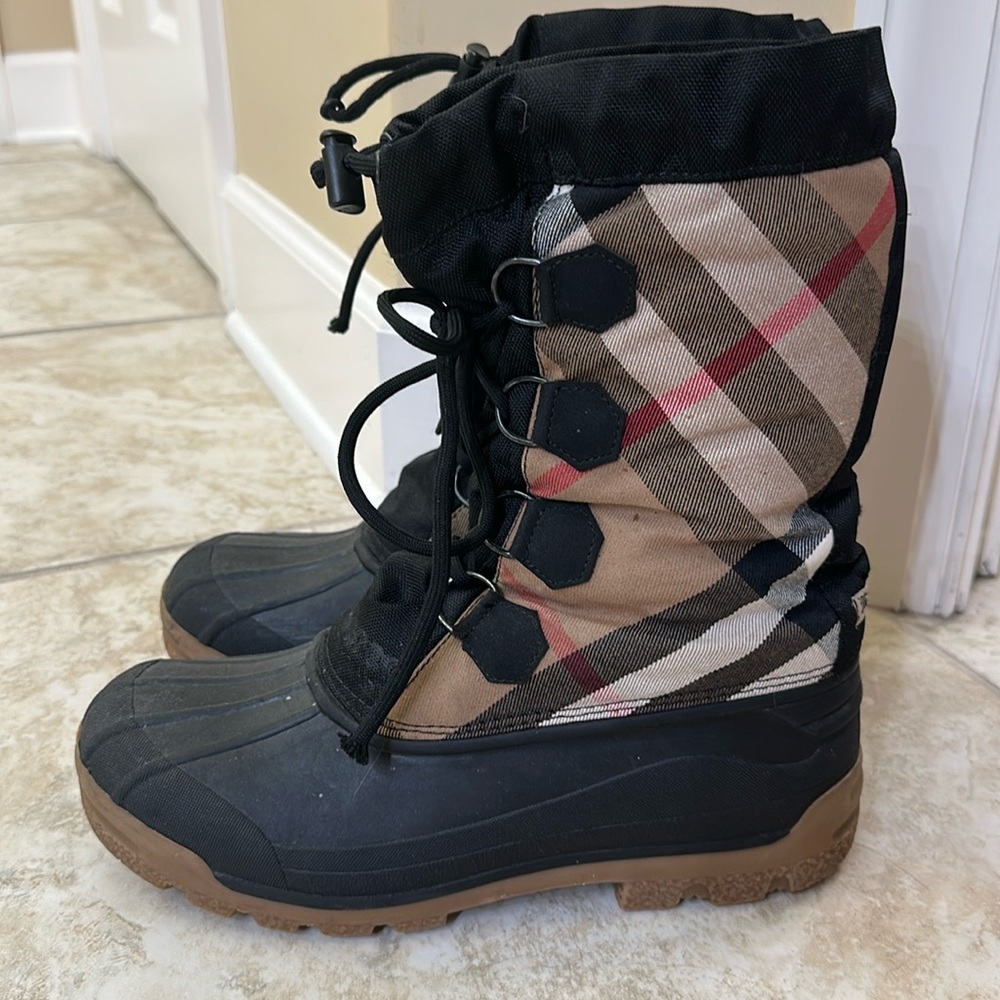 Authentic Burberry Nova Check Snow boots